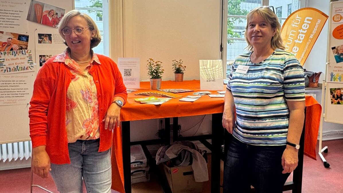 Infostand des Zentrums für gute Taten auf dem Demokratiefest in Wuppertal