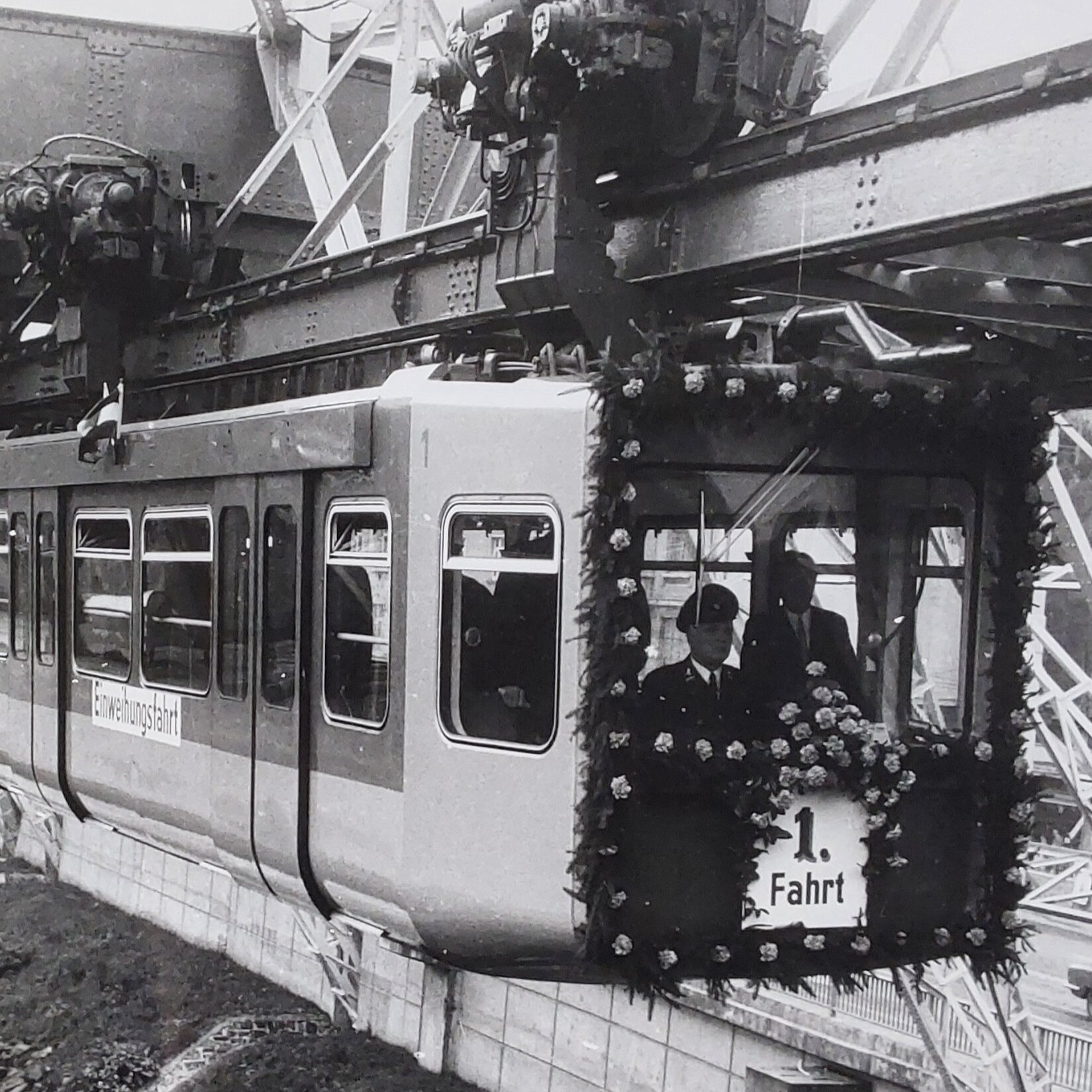 Foto aus der Kurt-Keil-Ausstellung im Zentrum für gute Taten Erste Ausfahrt der neuen Baureihe