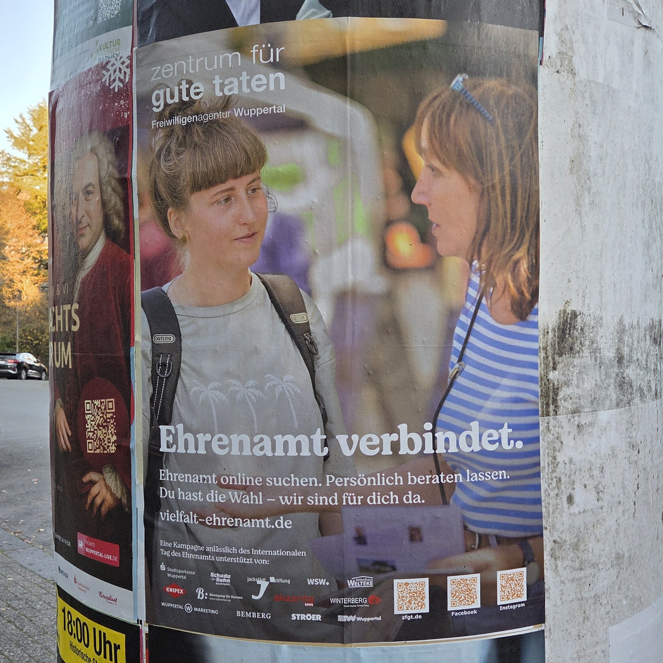 Plakataktion "Ehrenamt verbindet" auf Lifaßsäulen in Wuppertal
