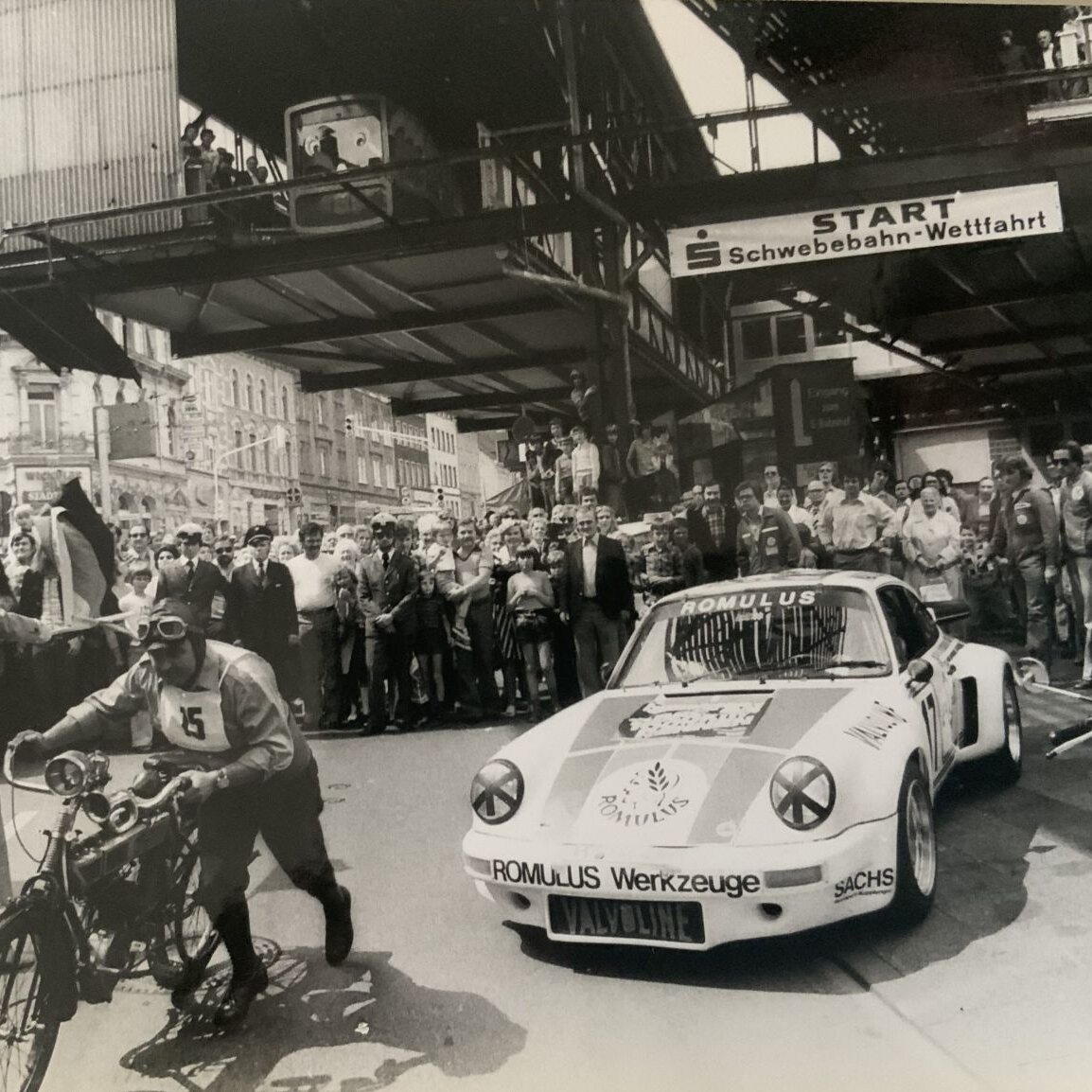 Foto aus der Kurt-Keil-Ausstellung im Zentrum für gute Taten, Schwebebahn-Wettfahrt 1976